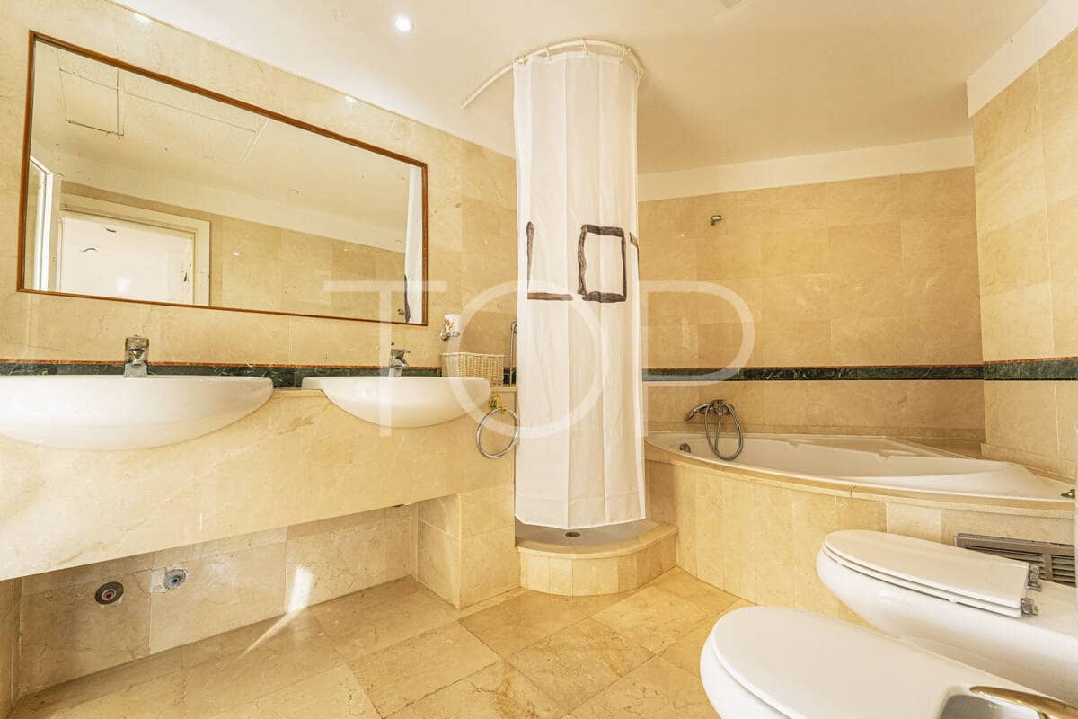 7 soverom Villa til salgs i Costa Adeje med svømmebasseng garasje - € 1 878 000 (Ref: 9872823)