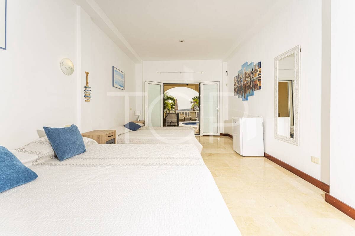 7 soverom Villa til salgs i Costa Adeje med svømmebasseng garasje - € 1 878 000 (Ref: 9872823)