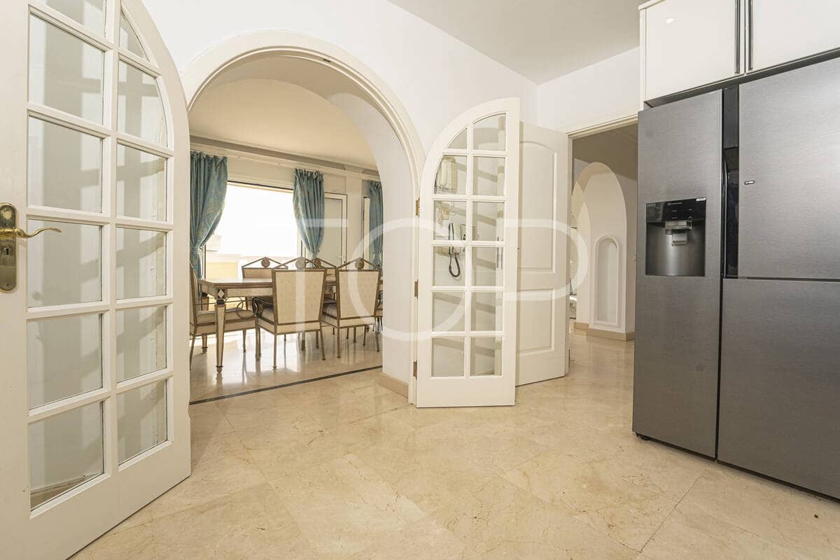 7 soverom Villa til salgs i Costa Adeje med svømmebasseng garasje - € 1 878 000 (Ref: 9872823)