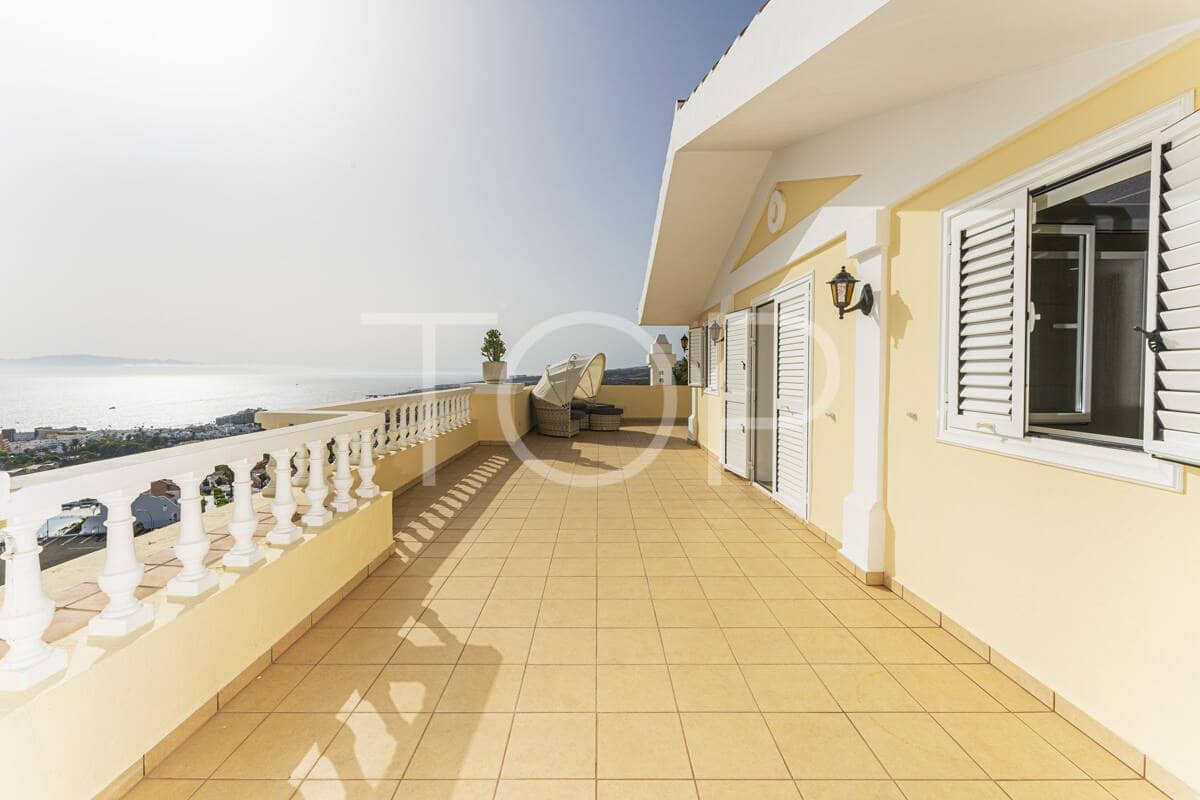 7 soverom Villa til salgs i Costa Adeje med svømmebasseng garasje - € 1 878 000 (Ref: 9872823)