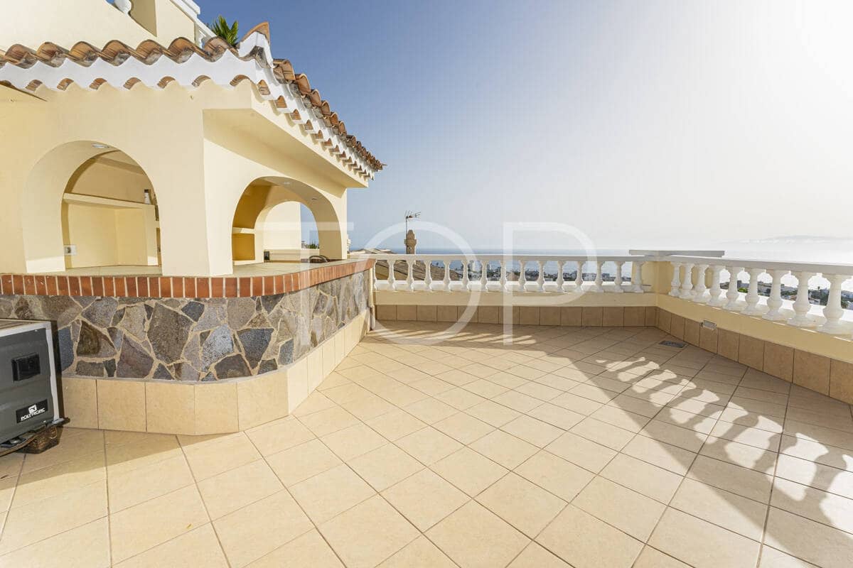 7 soverom Villa til salgs i Costa Adeje med svømmebasseng garasje - € 1 878 000 (Ref: 9872823)