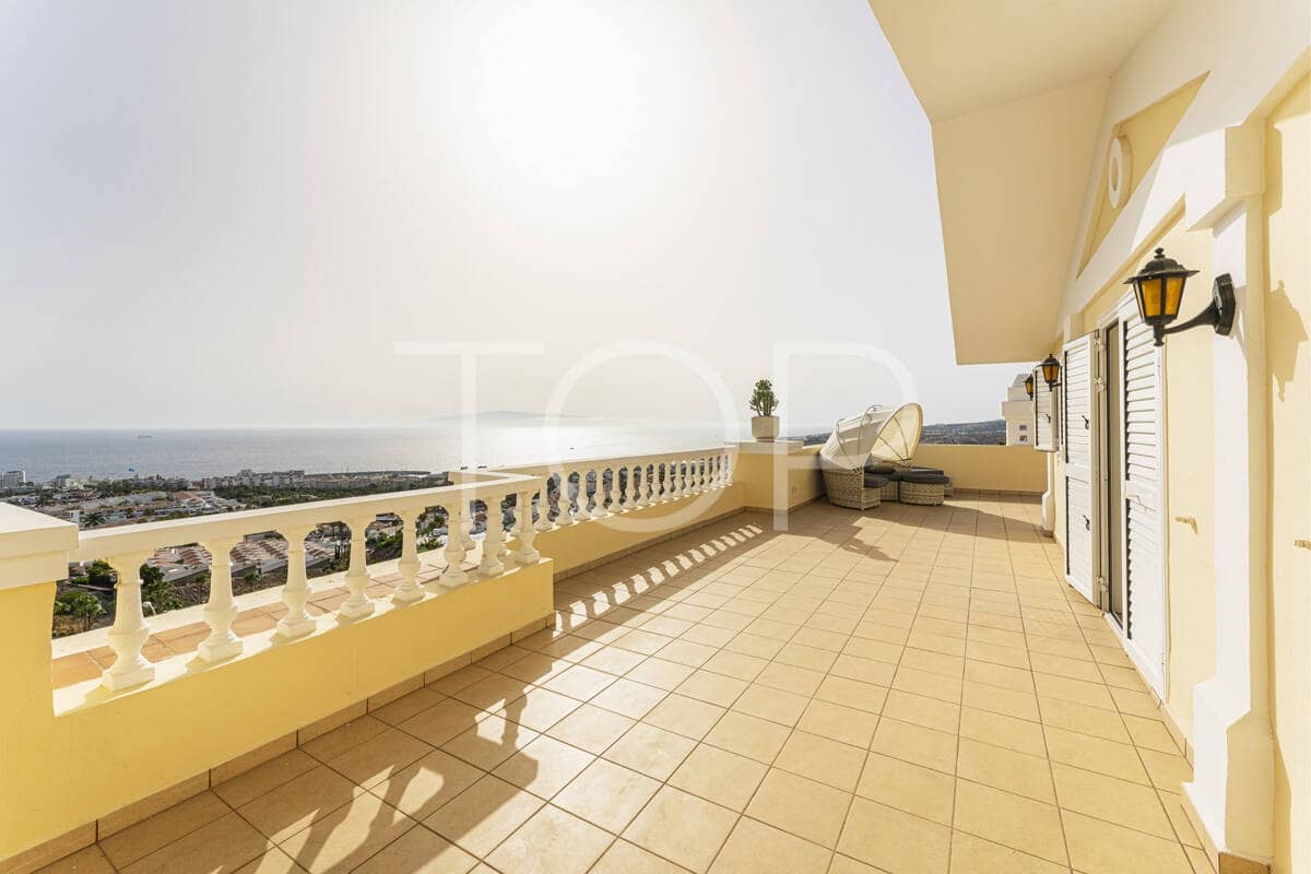 7 soverom Villa til salgs i Costa Adeje med svømmebasseng garasje - € 1 878 000 (Ref: 9872823)