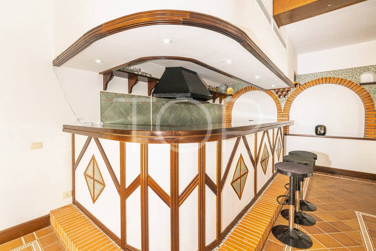 7 soverom Villa til salgs i Costa Adeje med svømmebasseng garasje - € 1 878 000 (Ref: 9872823)