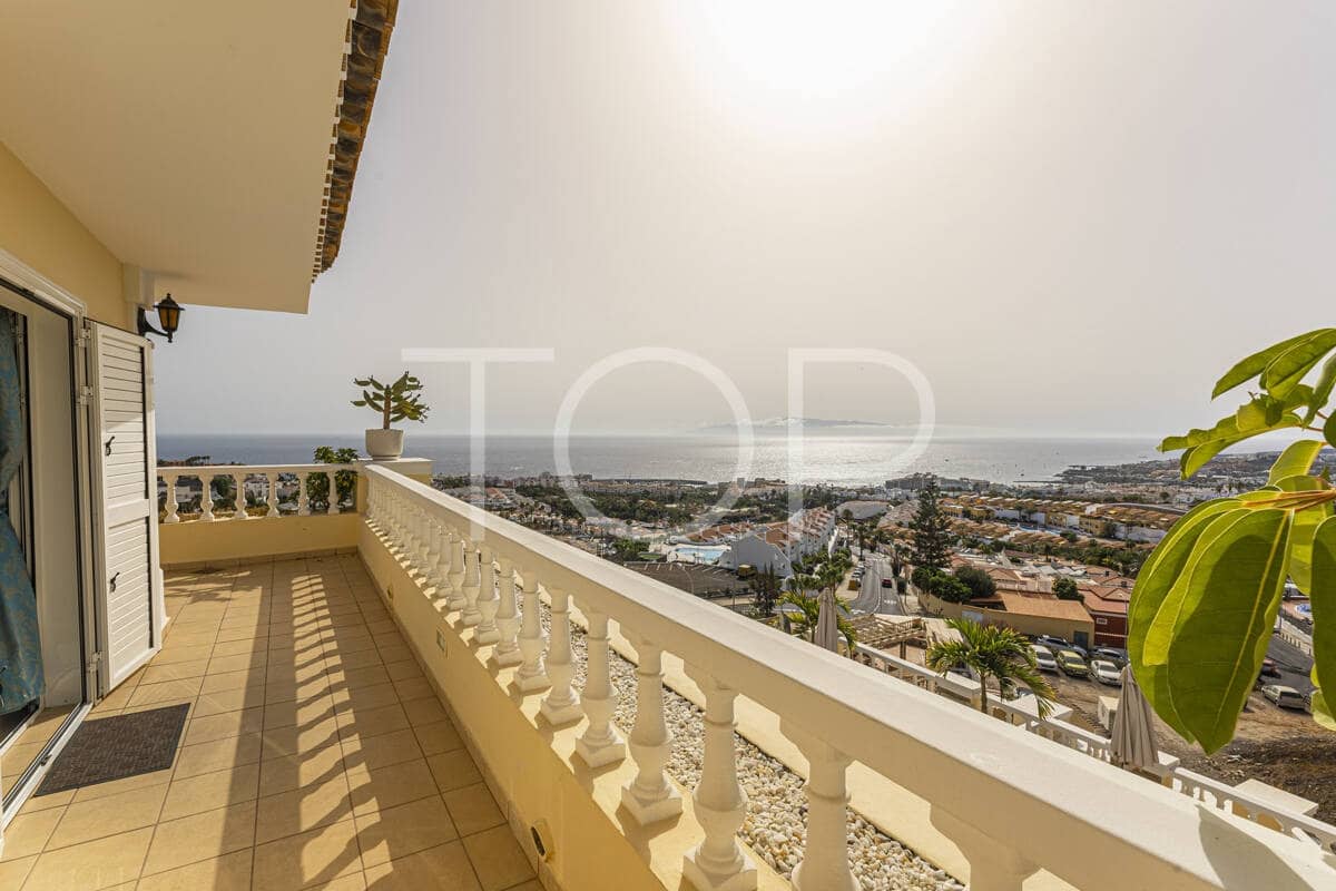 7 soverom Villa til salgs i Costa Adeje med svømmebasseng garasje - € 1 878 000 (Ref: 9872823)