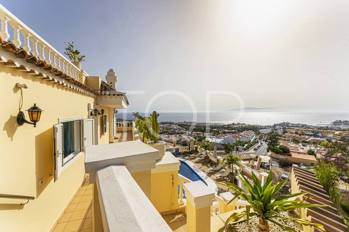 7 soverom Villa til salgs i Costa Adeje med svømmebasseng garasje - € 1 878 000 (Ref: 9872823)