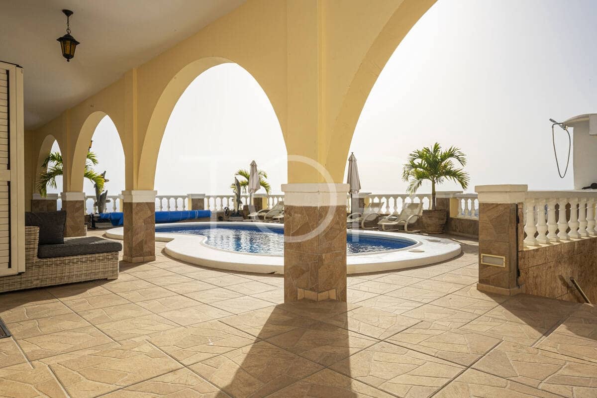 7 soverom Villa til salgs i Costa Adeje med svømmebasseng garasje - € 1 878 000 (Ref: 9872823)