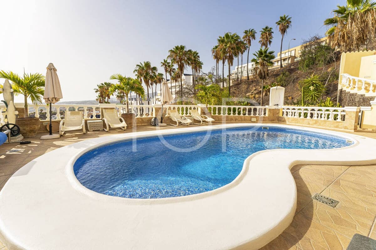 7 soverom Villa til salgs i Costa Adeje med svømmebasseng garasje - € 1 878 000 (Ref: 9872823)