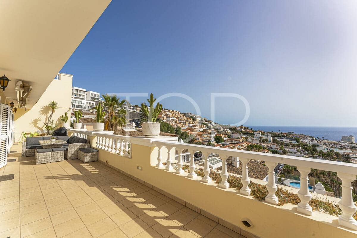 7 soverom Villa til salgs i Costa Adeje med svømmebasseng garasje - € 1 878 000 (Ref: 9872823)