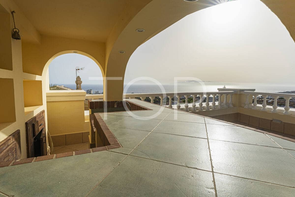 7 soverom Villa til salgs i Costa Adeje med svømmebasseng garasje - € 1 878 000 (Ref: 9872823)