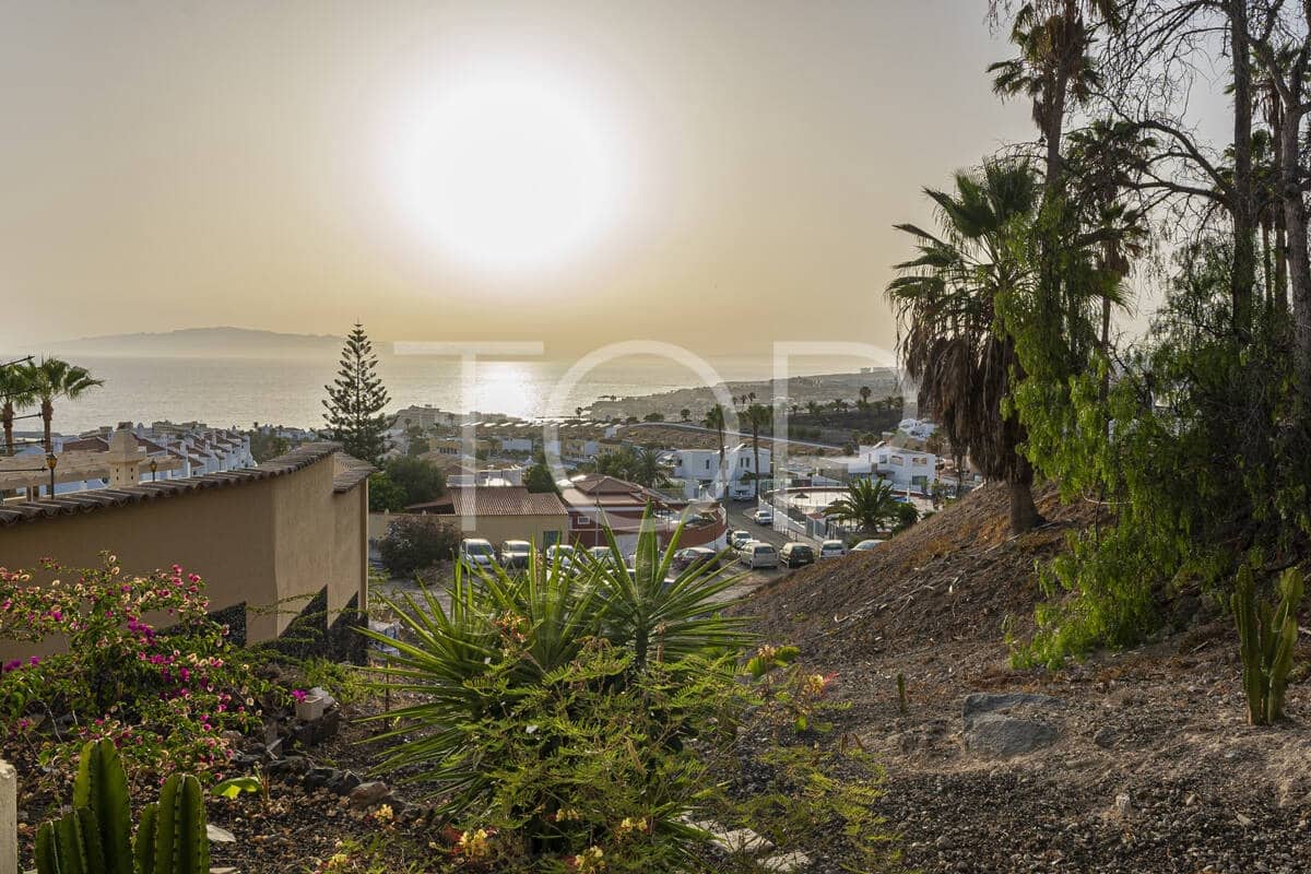 7 soverom Villa til salgs i Costa Adeje med svømmebasseng garasje - € 1 878 000 (Ref: 9872823)