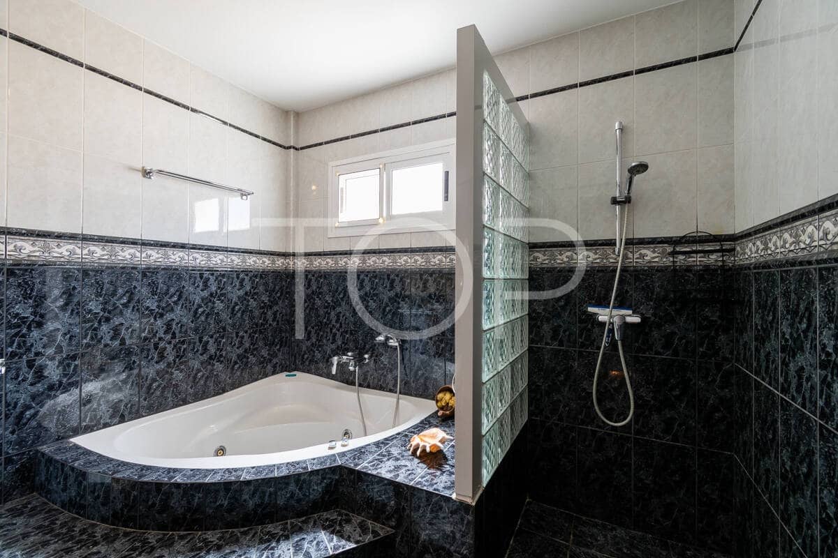4 camera da letto Villa in vendita in Adeje con piscina garage - 1.299.000 € (Rif: 9895631)