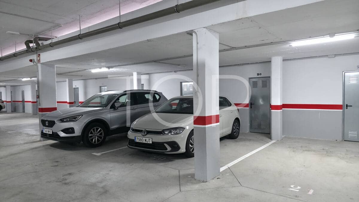 2 sypialnia Mieszkanie na sprzedaż w El Madronal z basenem garażem - 750 000 € (Ref: 9906634)
