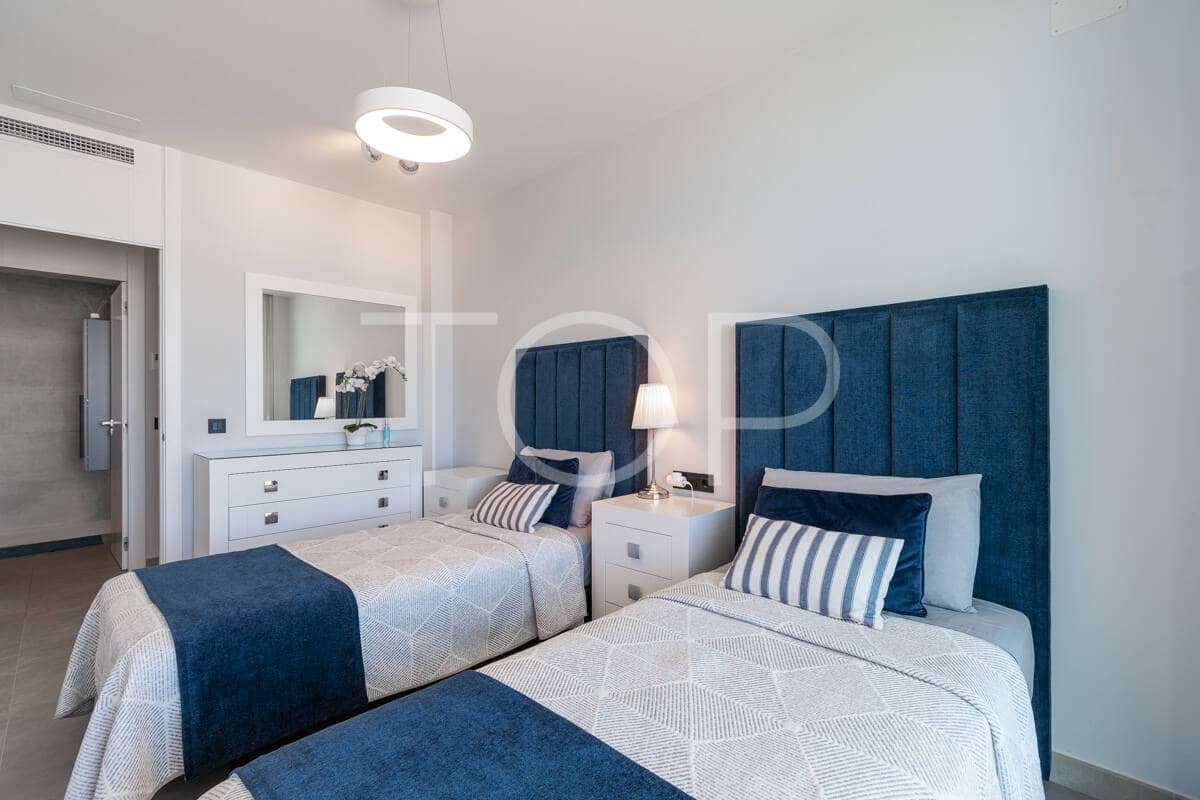 2 sypialnia Mieszkanie na sprzedaż w El Madronal z basenem garażem - 750 000 € (Ref: 9906634)