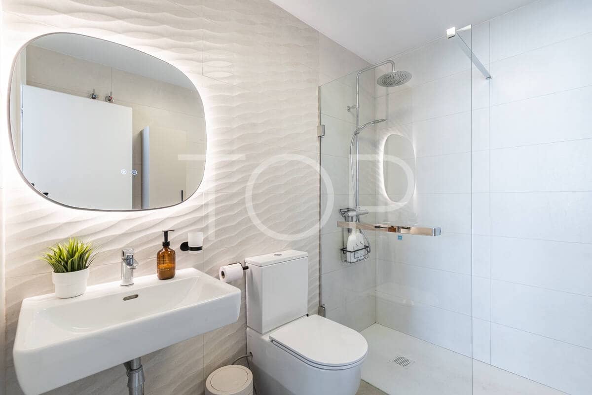 2 sypialnia Mieszkanie na sprzedaż w El Madronal z basenem garażem - 750 000 € (Ref: 9906634)