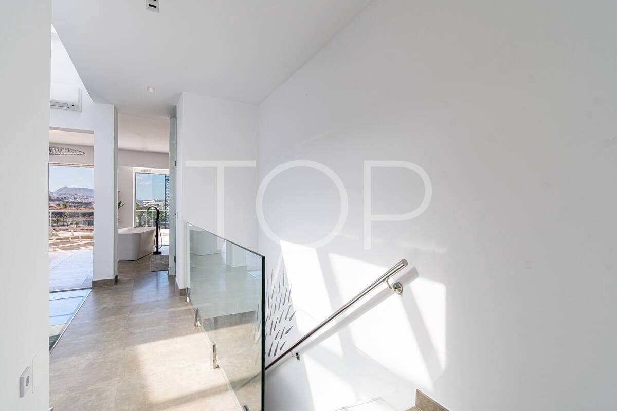 2 sovrum Takvåning till salu i La Caleta Adeje med pool garage - 1 590 000 € (Ref: 9935393)