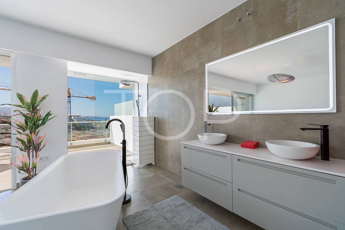 2 sovrum Takvåning till salu i La Caleta Adeje med pool garage - 1 590 000 € (Ref: 9935393)