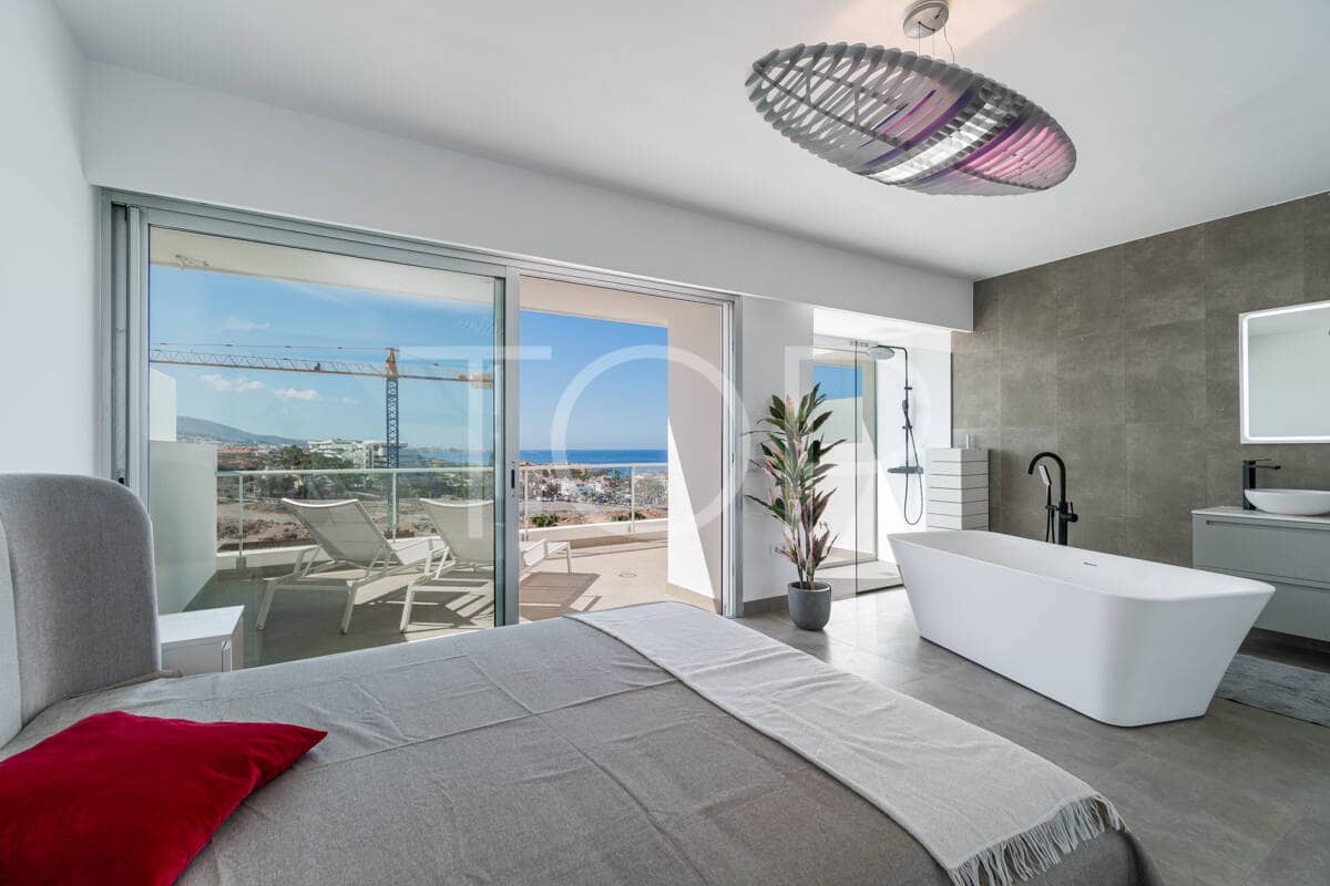 2 sovrum Takvåning till salu i La Caleta Adeje med pool garage - 1 590 000 € (Ref: 9935393)