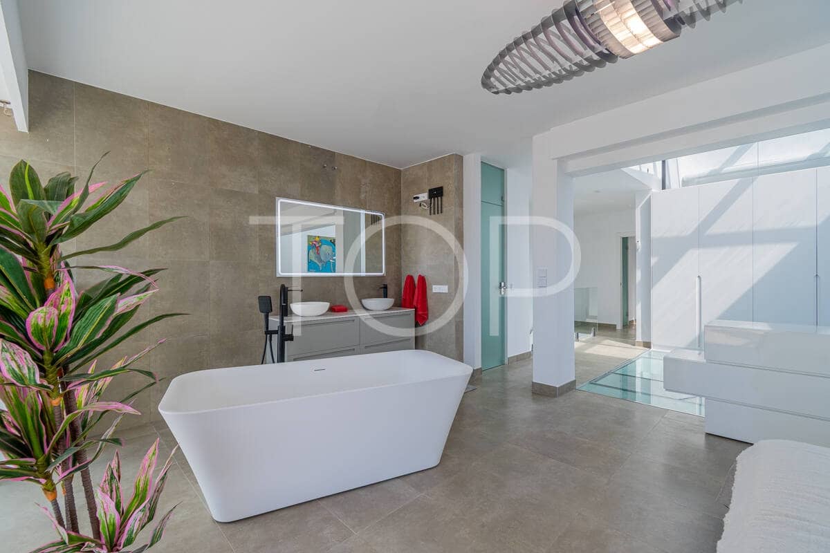 2 sovrum Takvåning till salu i La Caleta Adeje med pool garage - 1 590 000 € (Ref: 9935393)