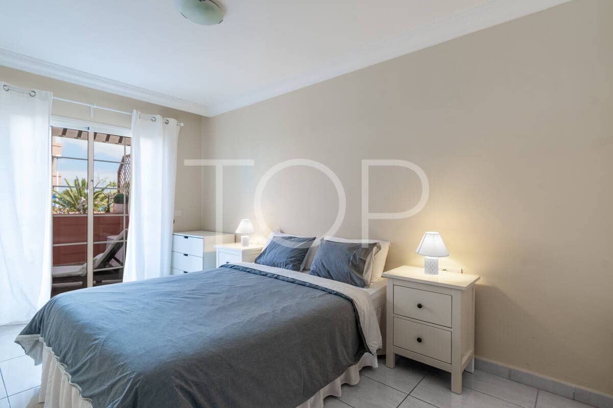 3 bedroom Flat for sale in Playa del Duque with pool garage - € 895,000 (Ref: 9937400)