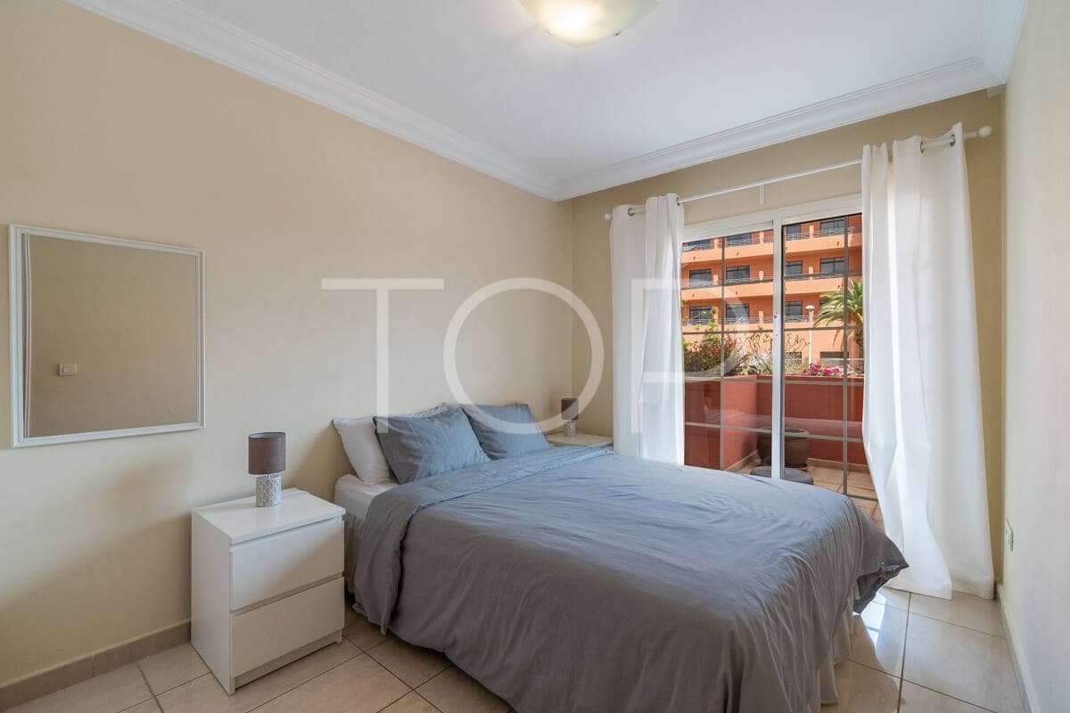 3 bedroom Flat for sale in Playa del Duque with pool garage - € 895,000 (Ref: 9937400)