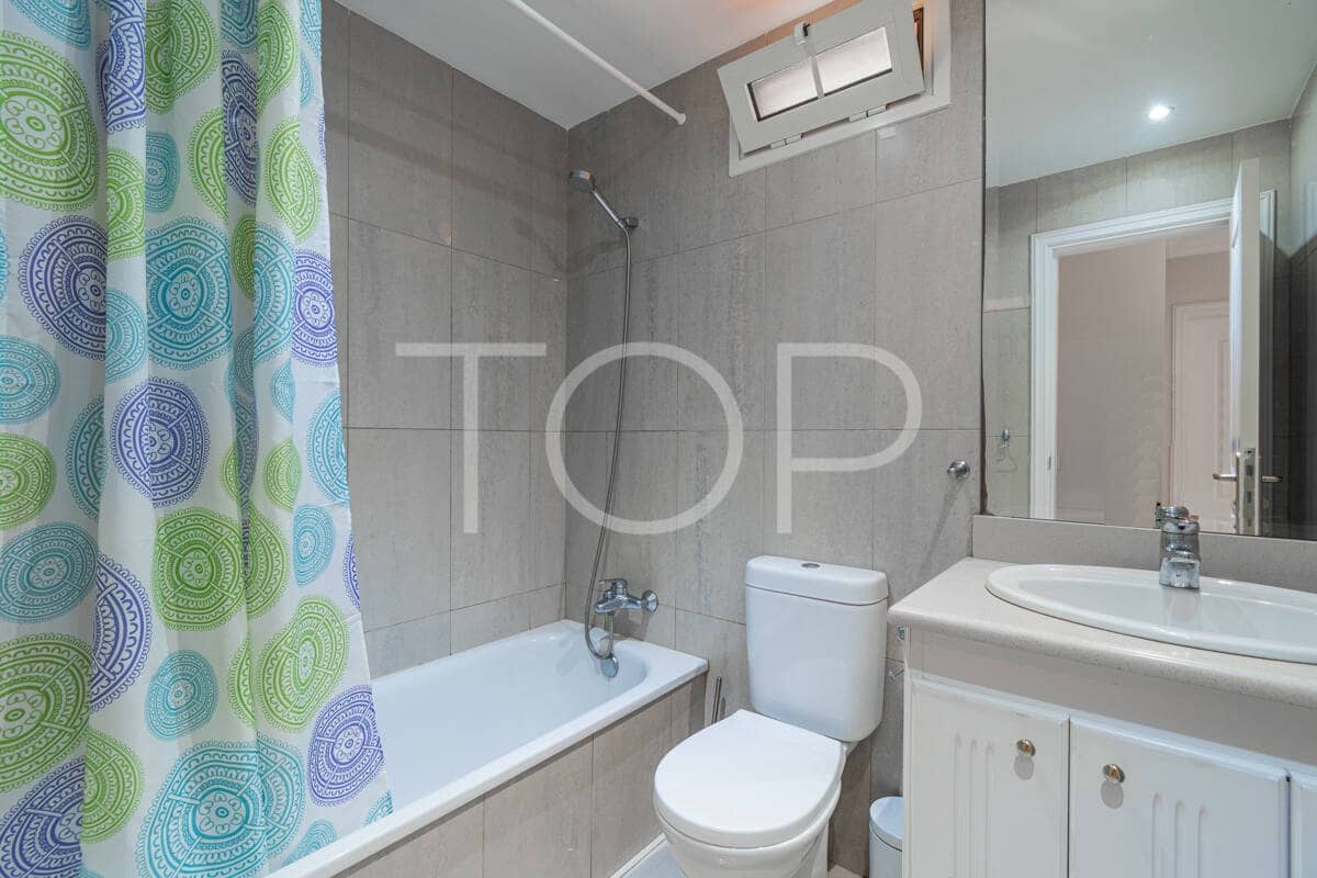 3 bedroom Flat for sale in Playa del Duque with pool garage - € 895,000 (Ref: 9937400)