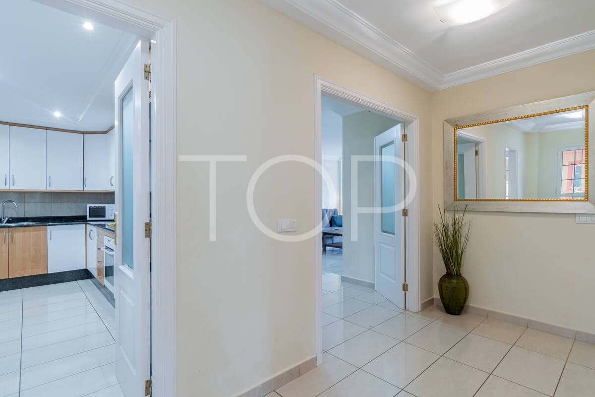 3 bedroom Flat for sale in Playa del Duque with pool garage - € 895,000 (Ref: 9937400)