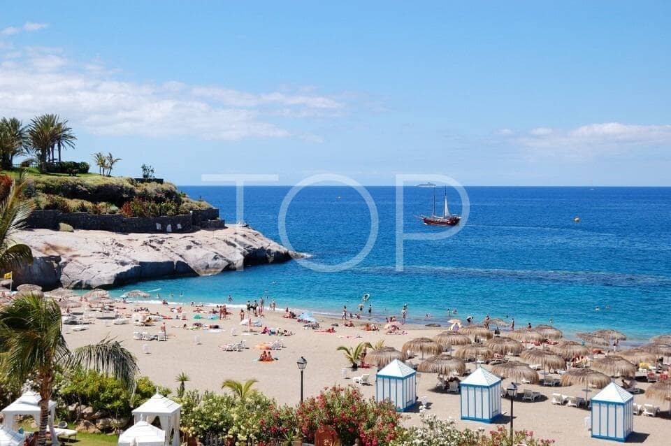 3 bedroom Flat for sale in Playa del Duque with pool garage - € 895,000 (Ref: 9937400)
