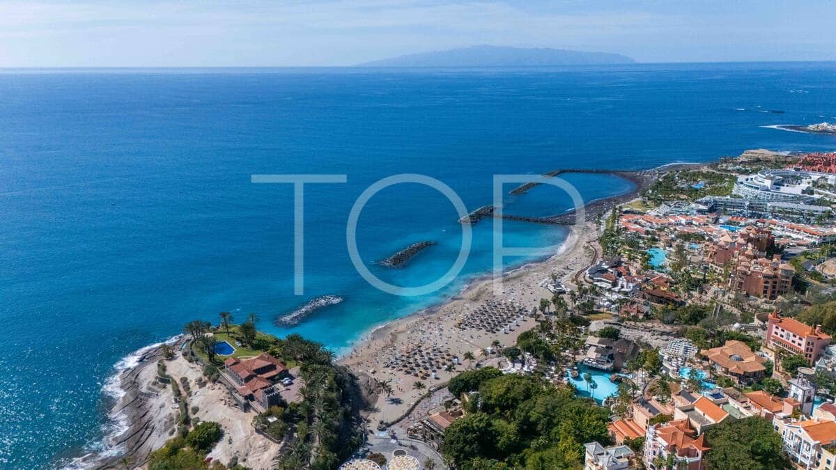3 bedroom Flat for sale in Playa del Duque with pool garage - € 895,000 (Ref: 9937400)