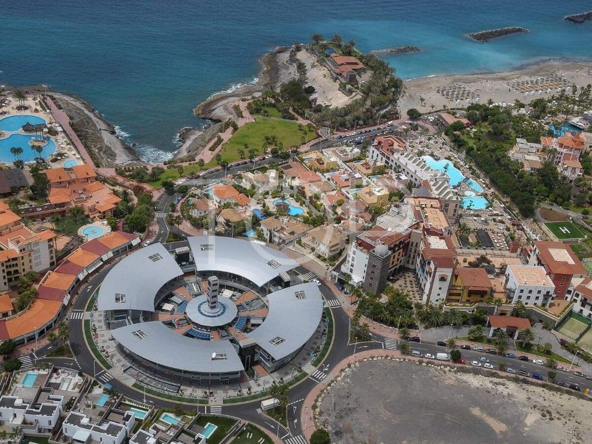 3 bedroom Flat for sale in Playa del Duque with pool garage - € 895,000 (Ref: 9937400)