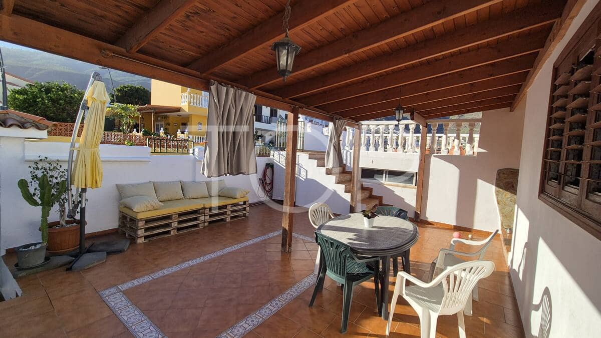 4 bedroom Terraced Villa for sale in Candelaria with pool garage - € 380,000 (Ref: 9949025)