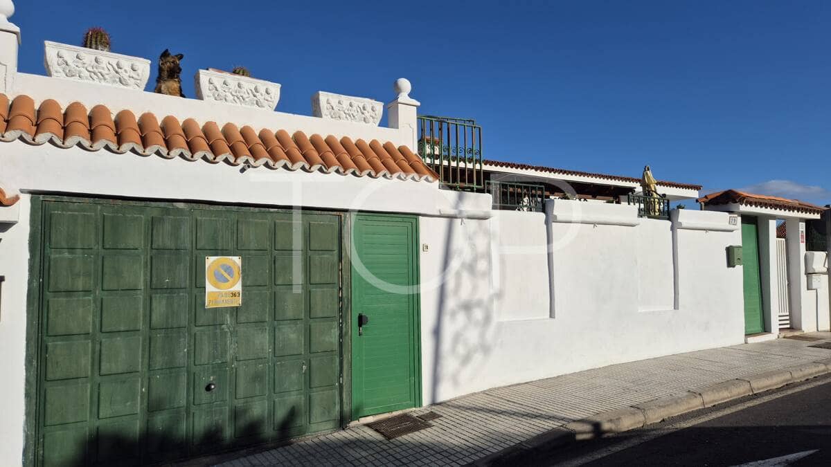 4 bedroom Terraced Villa for sale in Candelaria with pool garage - € 380,000 (Ref: 9949025)
