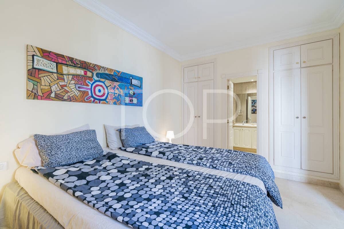 3 slaapkamer Penthouse te koop in Playa del Duque met zwembad garage - € 850.000 (Ref: 9965970)