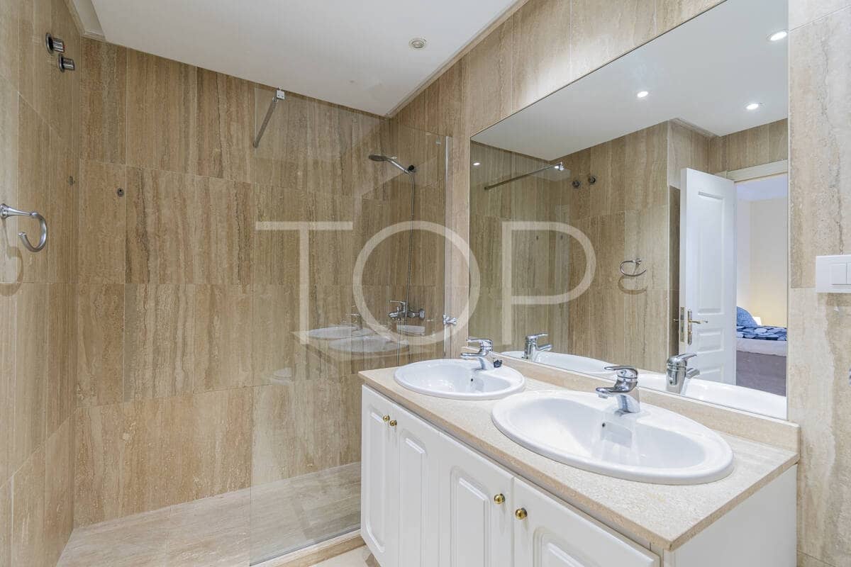 3 slaapkamer Penthouse te koop in Playa del Duque met zwembad garage - € 850.000 (Ref: 9965970)