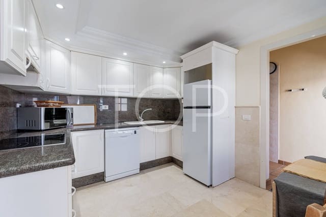 3 slaapkamer Penthouse te koop in Playa del Duque, Adeje met zwembad garage - € 850.000 (Ref: 9965970)