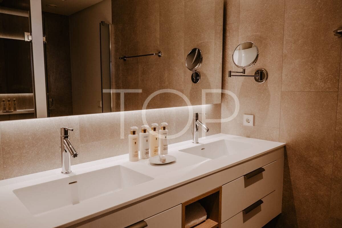3 bedroom Flat for sale in Guia de Isora with pool garage - € 1,600,000 (Ref: 9976652)