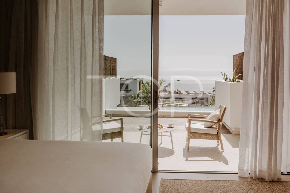 3 bedroom Flat for sale in Guia de Isora with pool garage - € 1,600,000 (Ref: 9976652)