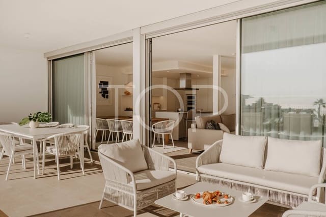 Piso de 3 habitaciones en Guía de Isora en venta con piscina garaje - 1.600.000 € (Ref: 9976652)