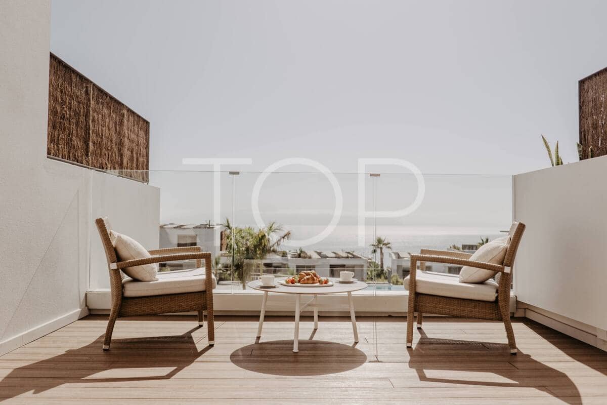 3 bedroom Flat for sale in Guia de Isora with pool garage - € 1,600,000 (Ref: 9976652)