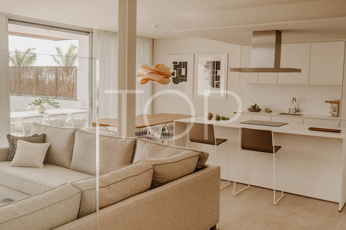 3 bedroom Flat for sale in Guia de Isora with pool garage - € 1,600,000 (Ref: 9976652)