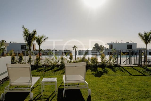 Piso de 3 habitaciones en Guía de Isora en venta con piscina garaje - 1.600.000 € (Ref: 9976652)