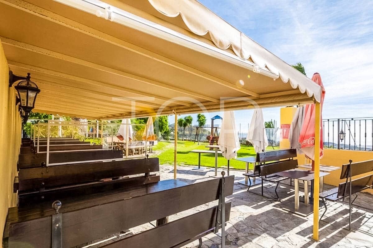 5 bedroom Townhouse for sale in Valle de San Lorenzo with garage - € 1,200,000 (Ref: 9984131)