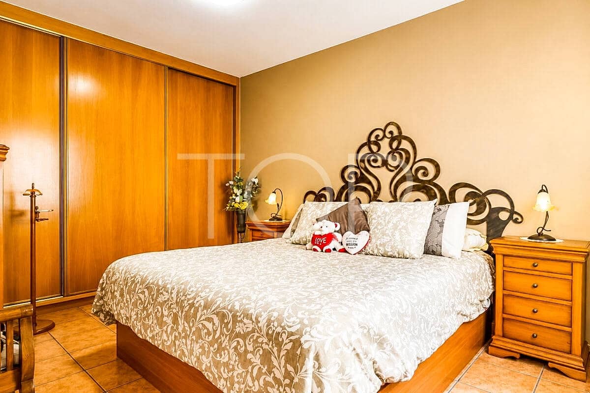 5 bedroom Townhouse for sale in Valle de San Lorenzo with garage - € 1,200,000 (Ref: 9984131)