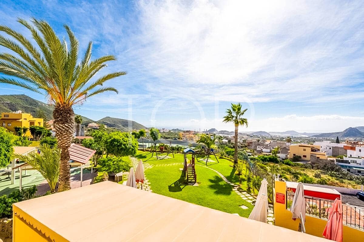 5 bedroom Townhouse for sale in Valle de San Lorenzo with garage - € 1,200,000 (Ref: 9984131)