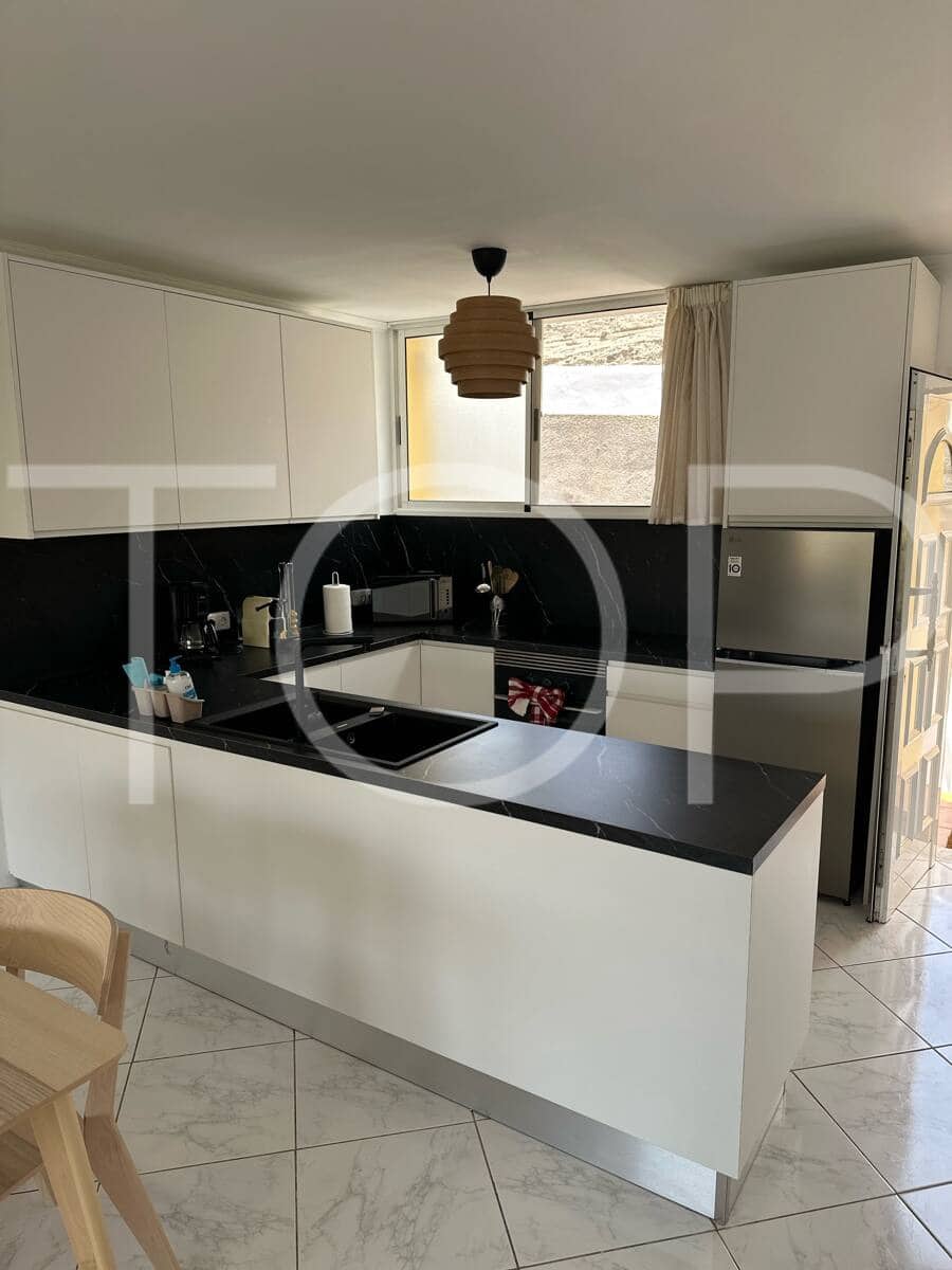 Ático de 2 habitaciones en Costa Adeje en venta con garaje - 395.000 € (Ref: 9990070)