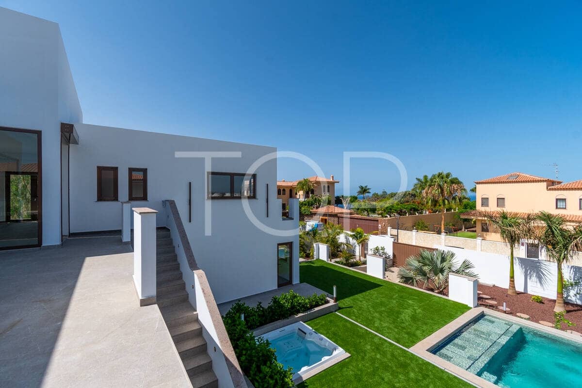 6 sovrum Villa till salu i Adeje med pool garage - 3 190 000 € (Ref: 9990073)