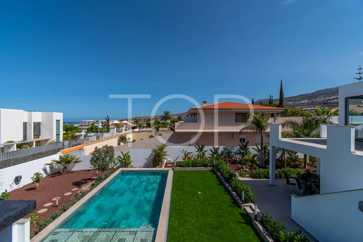 6 sovrum Villa till salu i Adeje med pool garage - 3 190 000 € (Ref: 9990073)