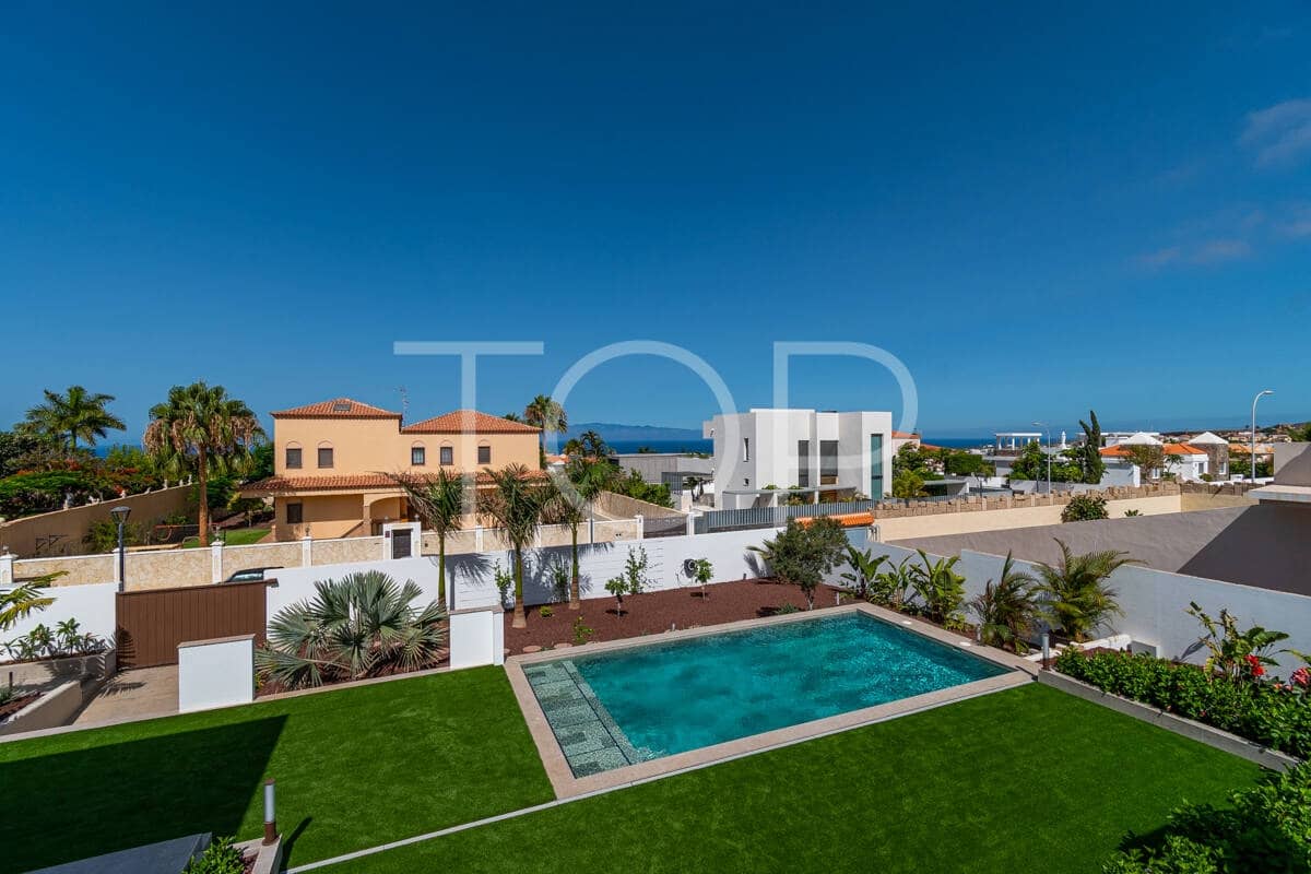 6 sovrum Villa till salu i Adeje med pool garage - 3 190 000 € (Ref: 9990073)