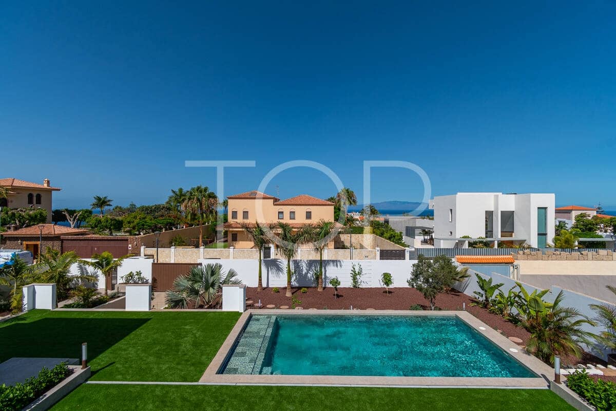 6 sovrum Villa till salu i Adeje med pool garage - 3 190 000 € (Ref: 9990073)