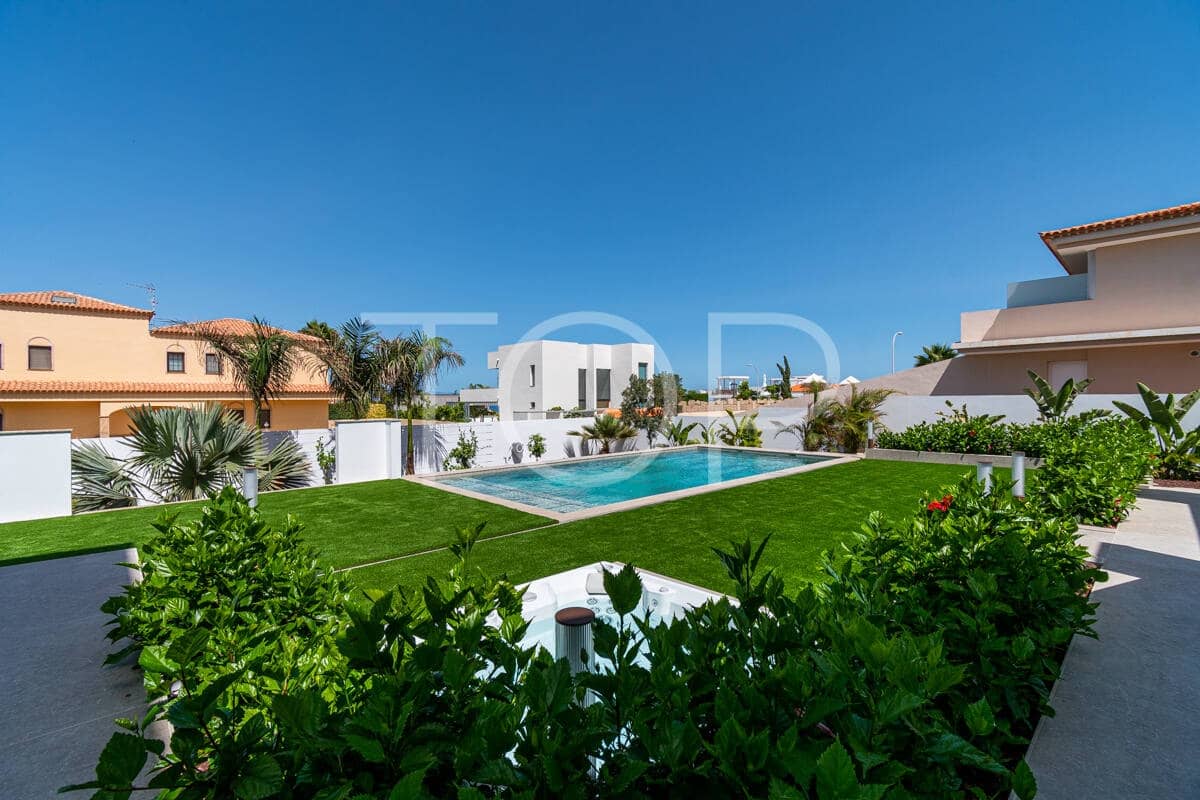 6 sovrum Villa till salu i Adeje med pool garage - 3 190 000 € (Ref: 9990073)