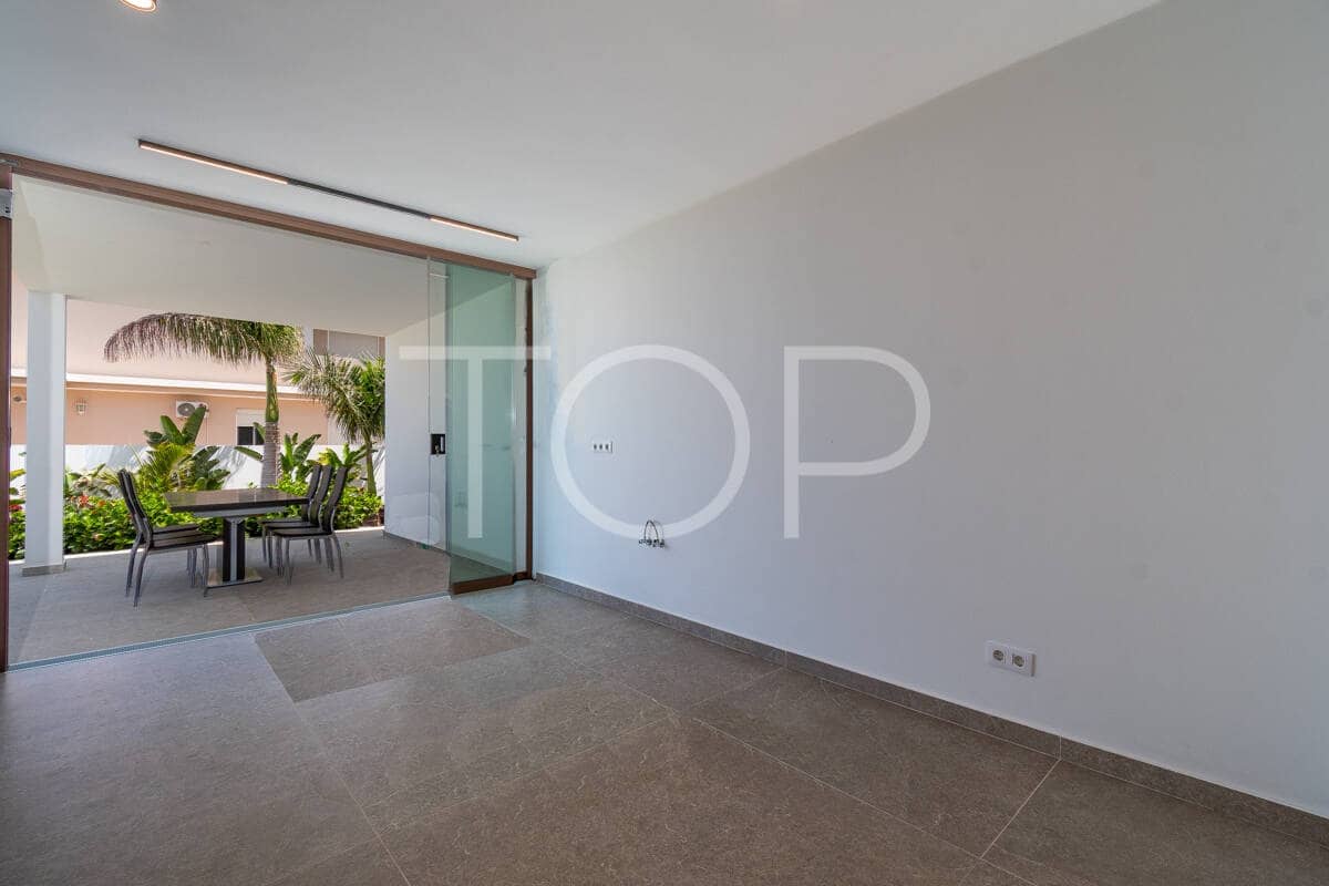 6 sovrum Villa till salu i Adeje med pool garage - 3 190 000 € (Ref: 9990073)